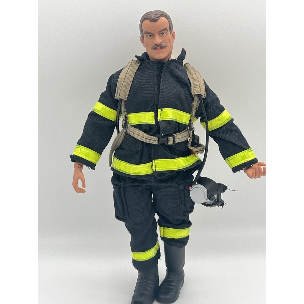 2002 Real Heroes FDNY Firefighter 9/11 Limited Edition Action Figure Vintage